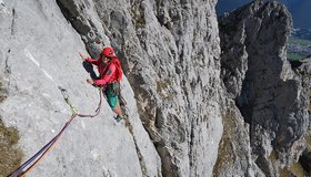 Schöne Platten im Mittelteil der Route Schön dass es dich gibt an der Gehrenspitze.