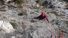 Blick von oben in die vorletzte Seillänge - Lisa an der Geierwand