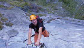 Der Überhang in der Grand Mur - Ferrata d’ Evolene Region