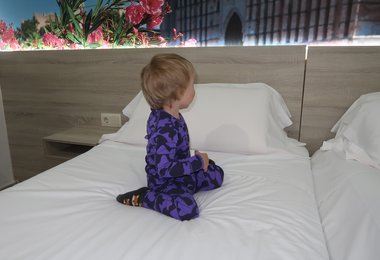 Mit 24 bis 30 Monaten passt Größe 92 perfekt.