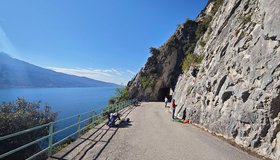 Klettern mit perfektem Blick auf den Gardasee