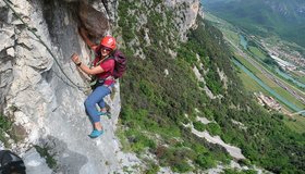 Am Ende der 8ten Seillänge der Route I Tre Pilastri in Tessari