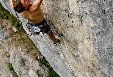 Roland Hemetzberger in Qui 9a+ an der Geisterschmiedwand; Foto: Fabian Hagenauer