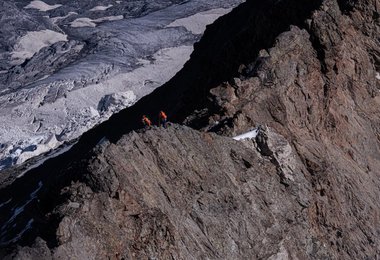 Nicolas Hojac und Adrian Zurbrügg am Mathildespitze im Aufstieg zur Jungfrau © Mammut Sportsgroup AG, Carlos Blachchard