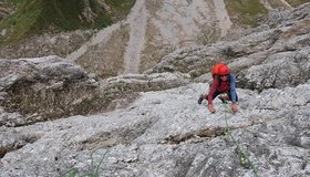 Die Bohrhakenleiter (1 m Abstand) in der Schlüsselseillänge von "Muggi, das waren noch Zeiten".