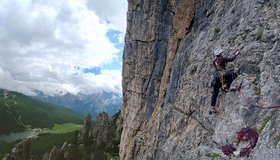 Schönes Ambiente, unten der Misurinasee - zweite Seillänge der Route Selbstgespräche am Monte Popena Basso