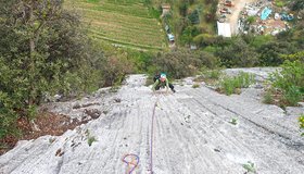 Die Platten im Mittelteil der Il sole che solleva an der Parete San Paolo Süd