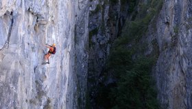 Der steile Abschnitt im zweiten, schwereren Teil des Klettersteiges.