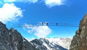 Auf der zweiten Hängebrücke - Sentiero dei Fiori.