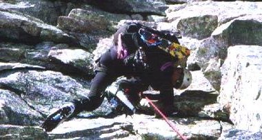 Die Sonne trügt-vereiste Felspassagen erlauben nur ein klettern mit Handschuhen und Steigeisen.