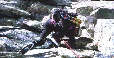 Die Sonne trügt-vereiste Felspassagen erlauben nur ein klettern mit Handschuhen und Steigeisen.