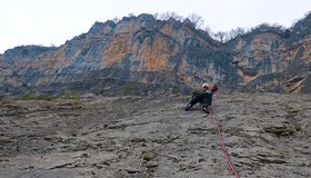 Oben auch eher glattere Platten - Transeamus an der Cima alle Coste