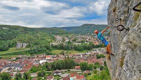 Immer den schönen Ort Ornans im Rücken