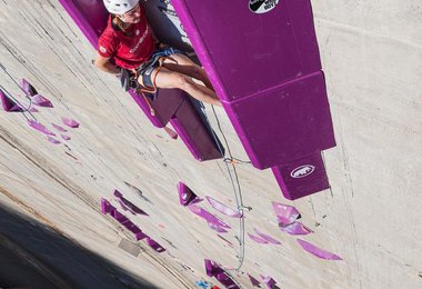 Andrea Kumin of Switzerland climbs the 180m multi-pitch man made route at the Verzasca Dam during the final of Red Bull Dual Ascent in Verzasca, Switzerland on November 02, 2024.(c) Matteo Mocellin / Red Bull Content Pool