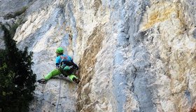 1. Seillänge - beim 2 BH in der Veschneidung eher tief nach links queren