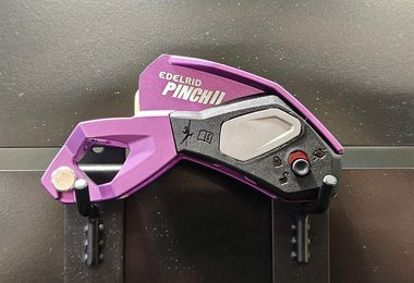 Das Edelrid Pinch bekommt einen zusätzlichen Verschluss.