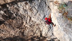 Im Mittelteil der ersten Seillänge der Lara an der Coste dell' Anglone