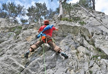 Wir haben den  Mad Rock Haywire auch bei leichten Mehrseillängentouren mit dabei (da er sich recht angenehm trägt).