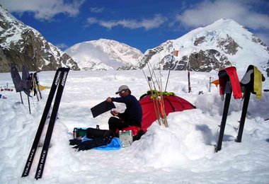 Zeigte sich am 25.Mai erstmals wieder in voller Größe- der DENALI, über dem Basislager am Landestreifen