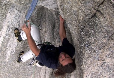 Alexander Huber berfreit 'Vioe Petit' (8b) am Grand Capucin