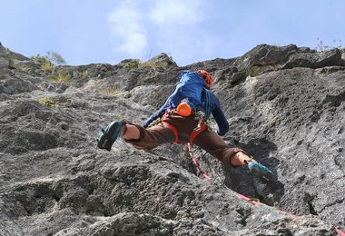 Unterwegs im steilen Fels mit dem Dragonfly 18 Liter von Blue Ice