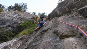 Die leicht überhängende Verschneidung, 3te Seillänge der Boicottiamo il Cretino - Antiscudo Cima alle Coste