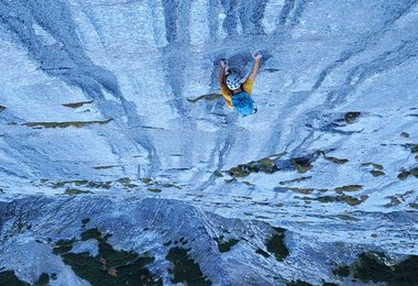 Plattensprint, wunderbar wasserzerfressener Fels (c) Benedikt Karner 