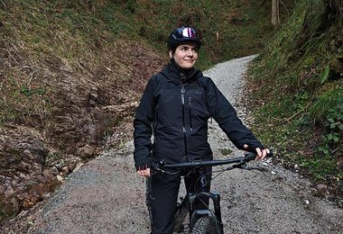 Die Latok Mountain Gore-Tex Pro Jacke haben wir auch ab und zu beim Mountainbiken mit.