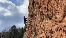 Klettern in der Route "Ich seh dir in die Augen Kleines" 5+ 