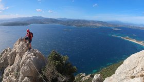 Kurze Passage direkt auf dem Grat - Ferrata degli Angeli - Tavolara