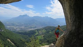 La via ferrata Jules Carret - le P'Tichi - In der Höhle