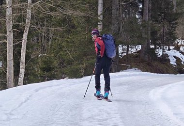 Beim Skitourengehen mit dem Arcteryx Alpha FL 30 Rucksack
