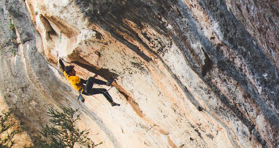 uf den Bildern, von Matteo Pavana: Siurana, Stefano Ghisolfi klettert La Capella (9a+)