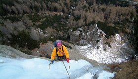 Andreas Jentzsch im Mittelteil des Zedlacher Eisfalls.