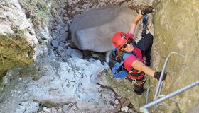 Eine der Steilstufen (Schlüsselstelle) - die sind meist üppig mit Klammern ausgestattet.