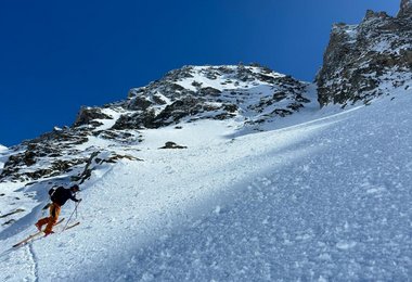 Die Rinne steilt langsam auf