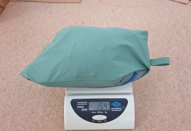 Unser 2.5 l Civetta Jacket brachte 154 Gramm auf die Briefwage.