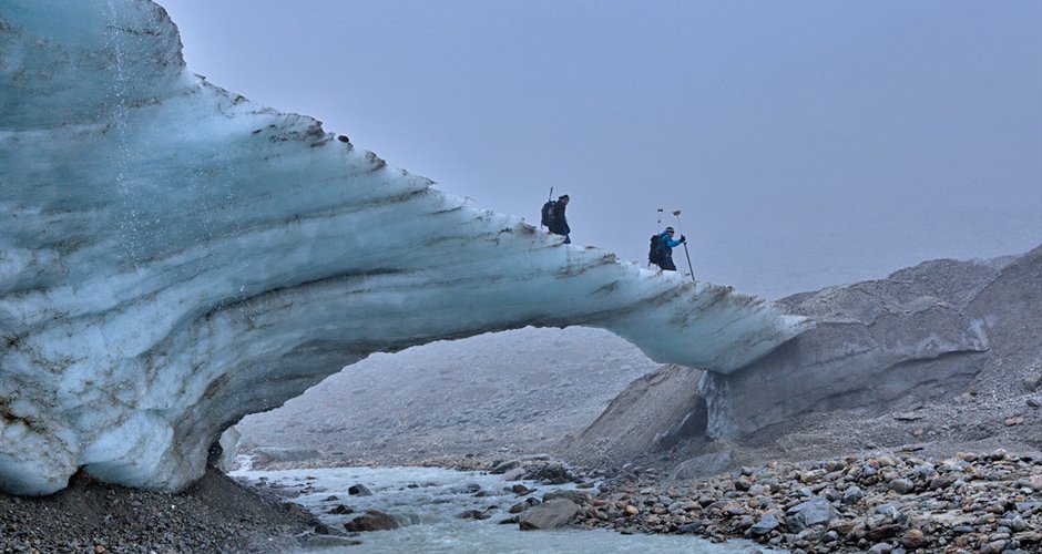 Eisbrücke an der Zunge des Hochjochferners Foto: Alpenverein/N. Span