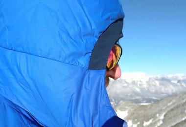 Der Softshell Abschluss bei der Kapuze des Piz Boe Jacket 