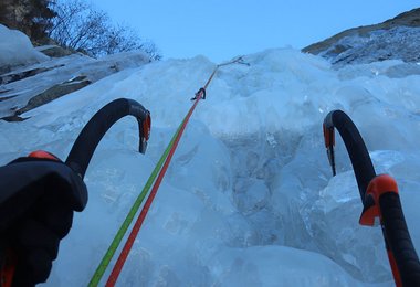 Beim Klettern mit den Camp X-Dream Eisgeräten im "Gelben Fluss" im Kaunertal