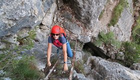 Auf der ersten längeren Leiter - Ferrata Giordano Bertotti - Chegul.