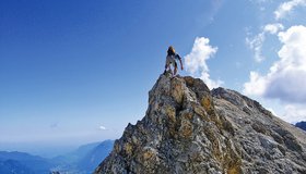 Auf dem luftigen Grat zu Beginn der Tour (ohne Stahlseil)