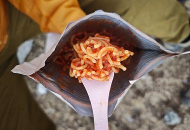 Die Travellunch-Gerichte isst man in der Regel direkt aus der Packung