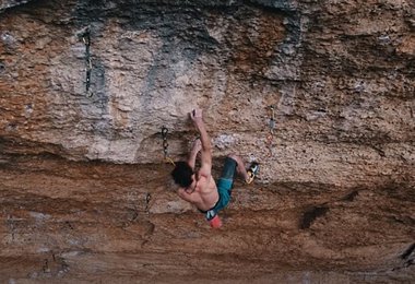 Adam Ondra in Perfecto Mundo