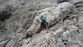 Birgit Auer in der 1. Seillänge