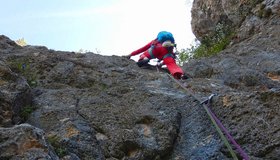 Die erste raue Seillänge der Rauer Rabe am Rabensteinhorn - Foto: Oßwald/Altmannshofer 