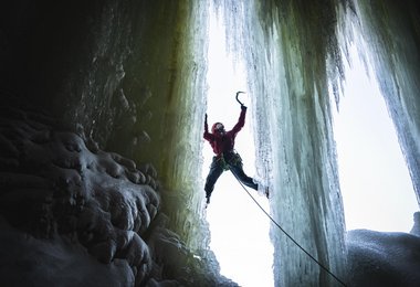 Aaron Mulkey und Yannick Glatthard testen das Black Diamond Hydra Eisgerät in Montana