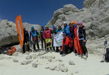 Ein Teil der Gruppe am Gipfel des Damavands. (c) Peter Plundrak