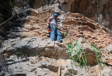 Beim Multipitch-Klettern in Arco