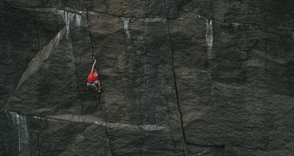 Connor Herson klettert „Recovery Drink“ (5.14c/8c+) (c) Christian Adam